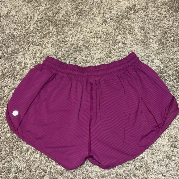 Lululemon Hotty Hot Short II *2.5 Regal Plum Size 4